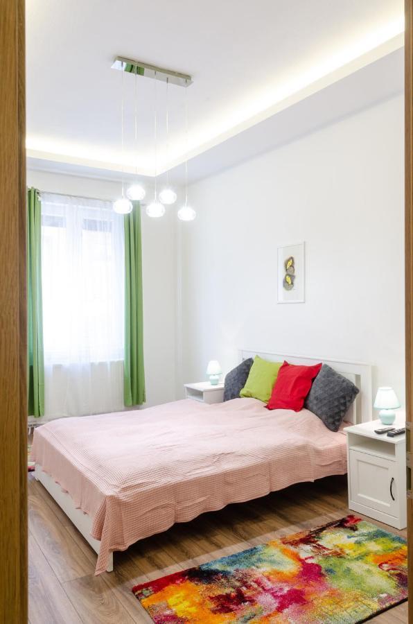 3 En Suit Bedroom Flat In The Main Centre For 6Ppl, 3Bdr,3Bthr,Ac Будапешт Екстер'єр фото