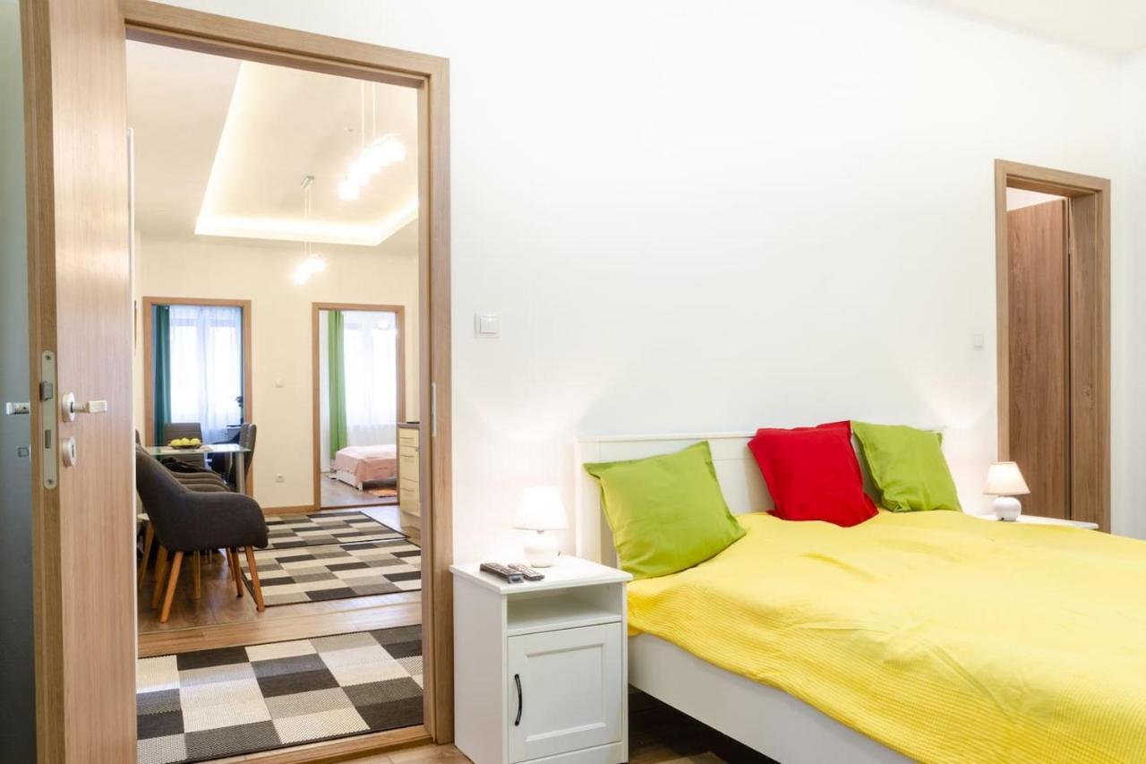 3 En Suit Bedroom Flat In The Main Centre For 6Ppl, 3Bdr,3Bthr,Ac Будапешт Екстер'єр фото